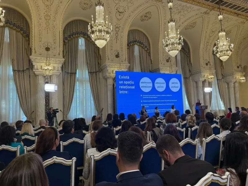 Sala de la Cotroceni la lansarea campaniei Prevenția începe în relație